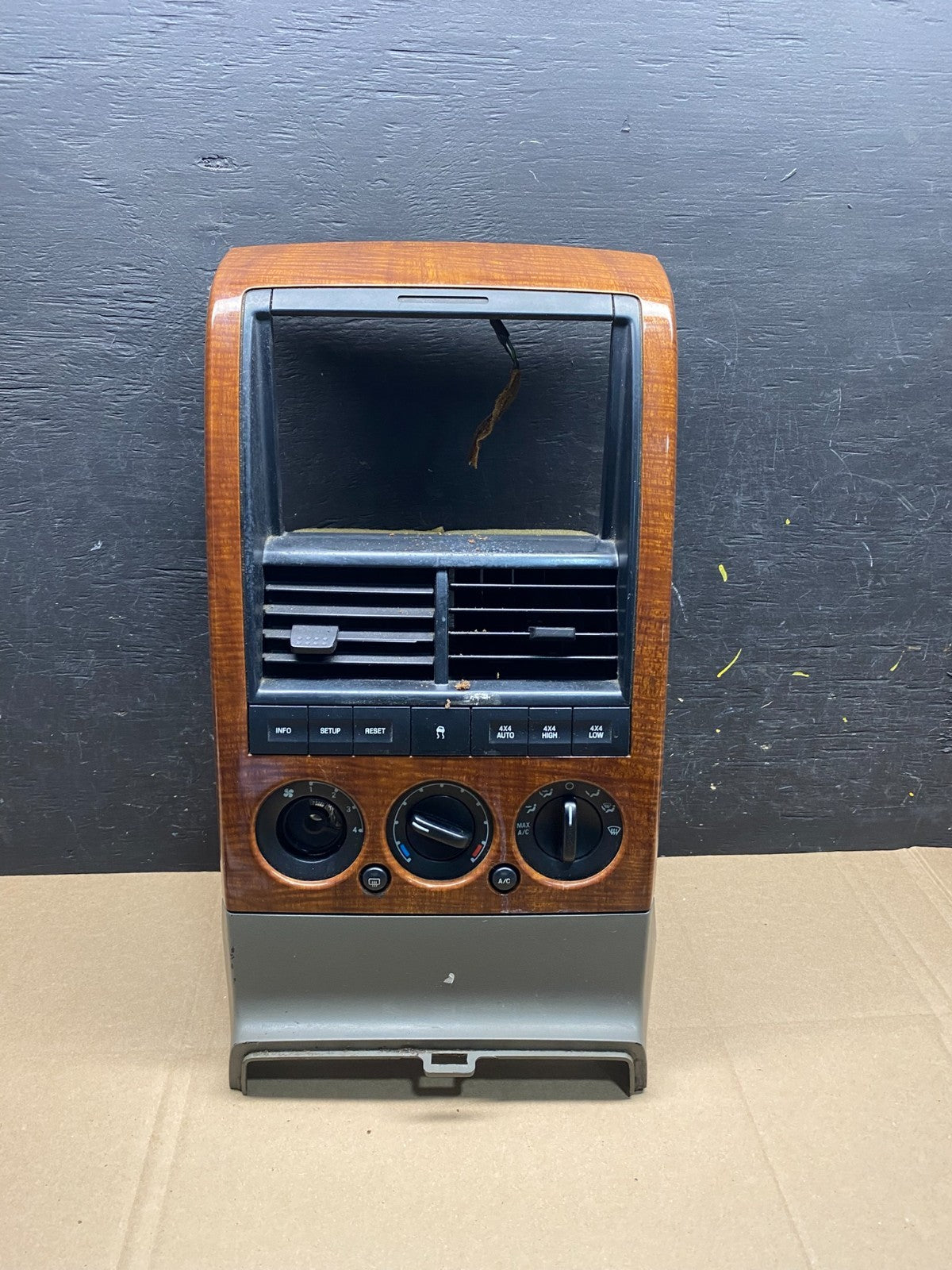 2006 - 2010 Ford Explorer Radio Heater Climate A/C Control Bezel  Trim R8705 DG0