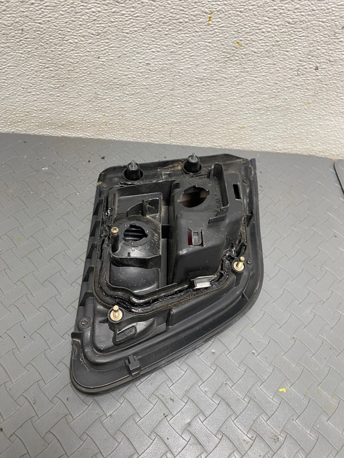 1997 1998 1999 Nissan Maxima Right Passenger RH Inner Tail Light Oem A4182 DG15