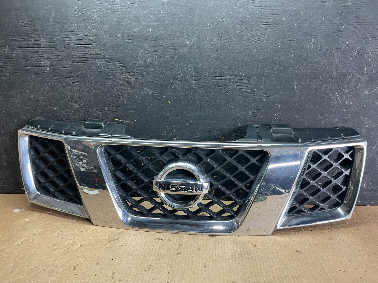 2005 2006 2007 Nissan Pathfinder Chrome Front Upper Grill Grille Oem Y9851 DG0