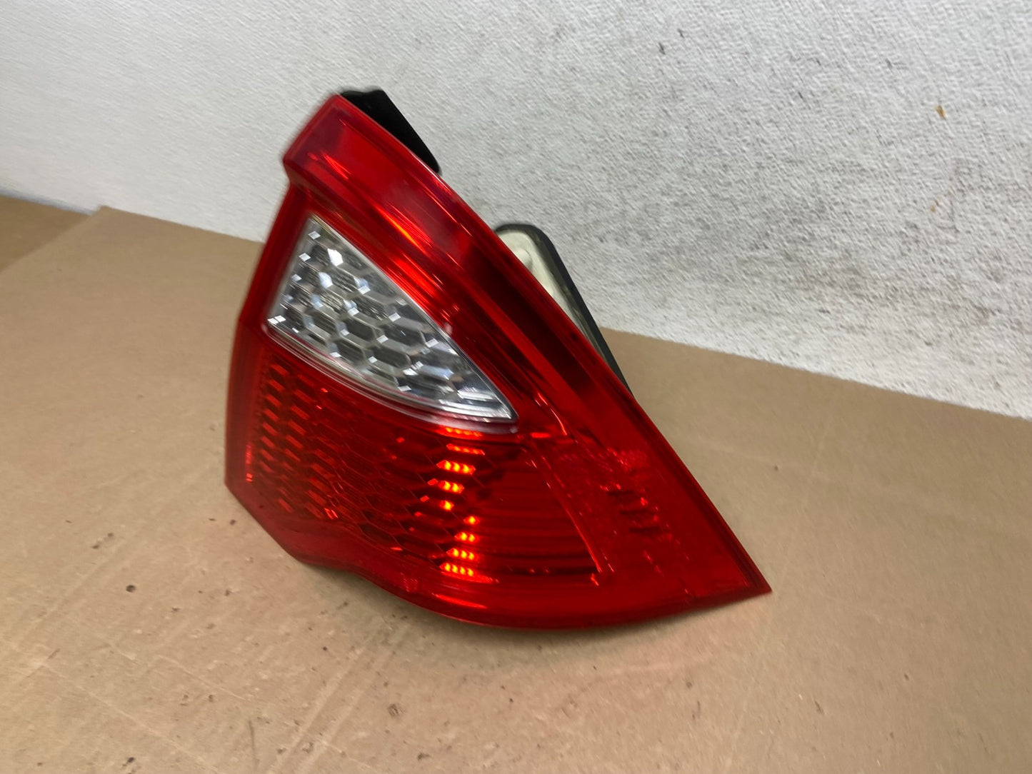 2010 2011 2012 Ford Fusion Right Passenger Side Tail Light AE5958 DW1