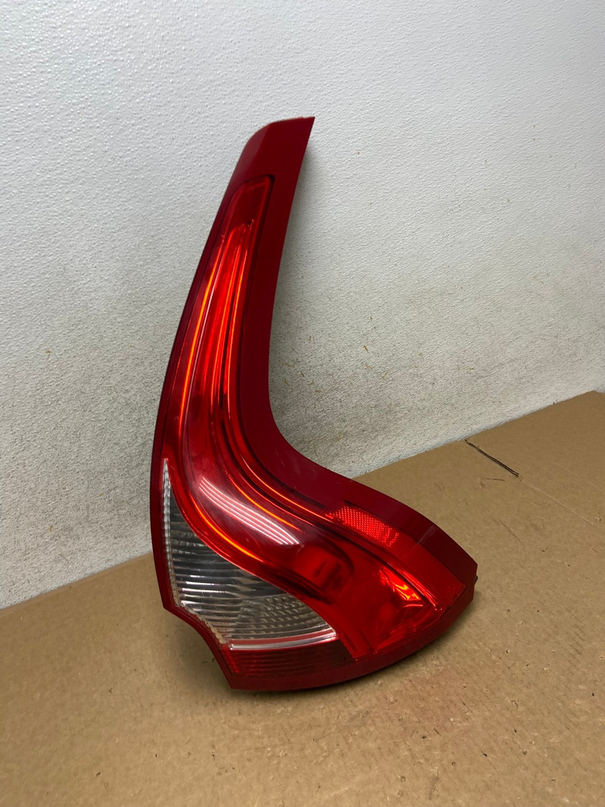 2009 to 2011 Volvo XC60 Right Passenger RH Tail Light AI3452 LK2