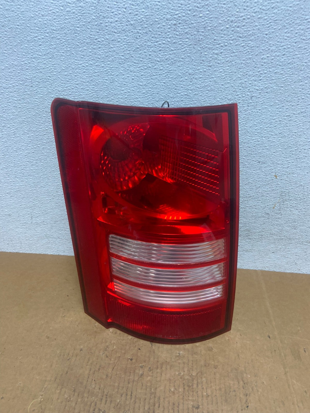 2008-2010 Chrysler Town and Country Left Driver Tail Light AE0538 LK0