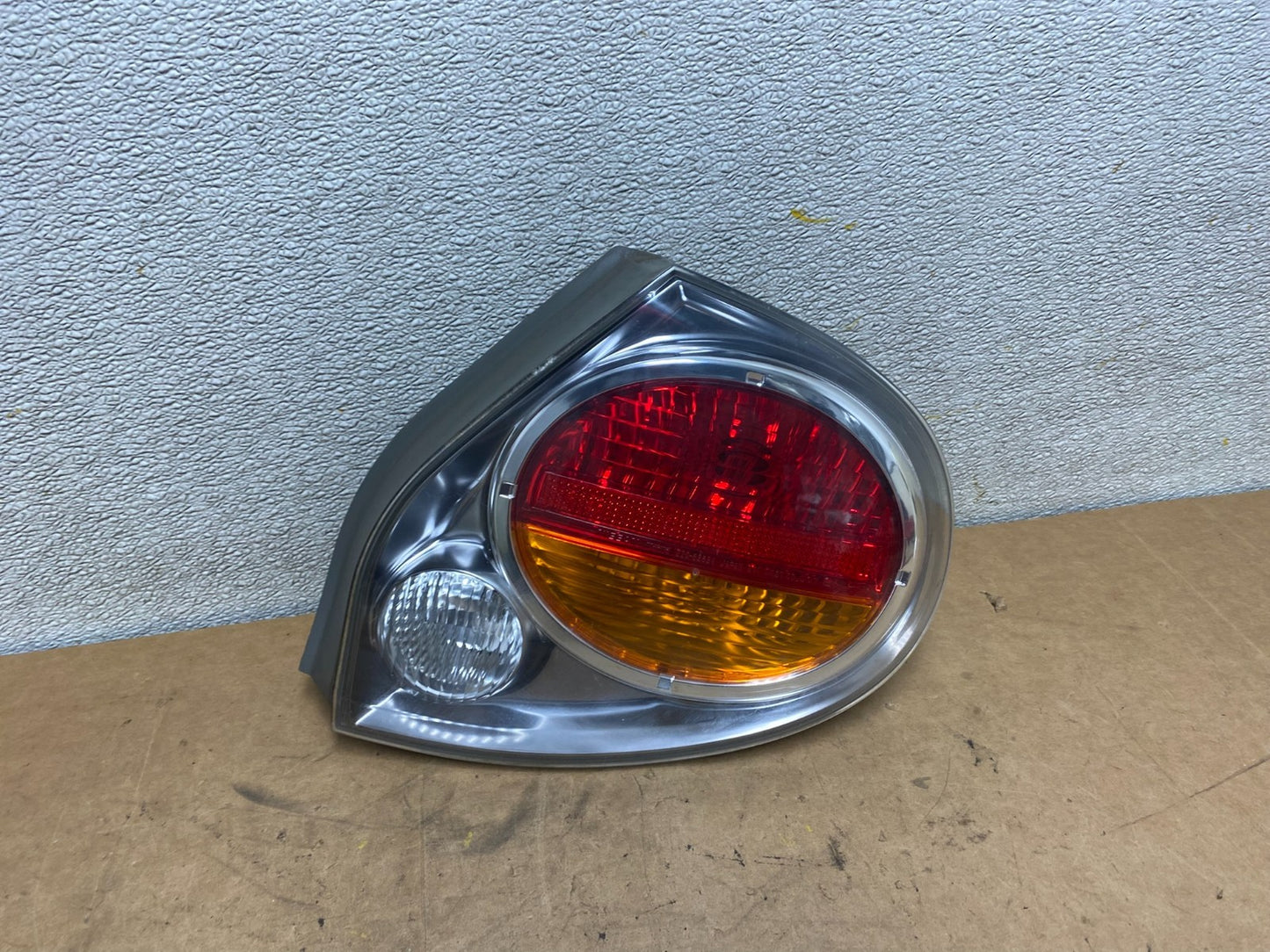 2002 2003 Nissan Maxima Right Passenger RH Side Tail Light X5091 DW0