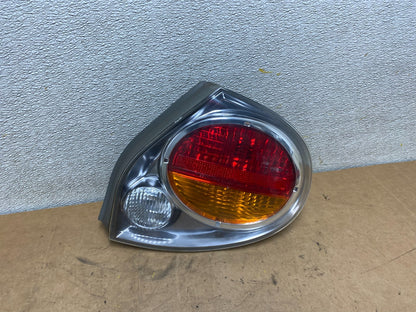 2002 2003 Nissan Maxima Right Passenger RH Side Tail Light X5091 DW0