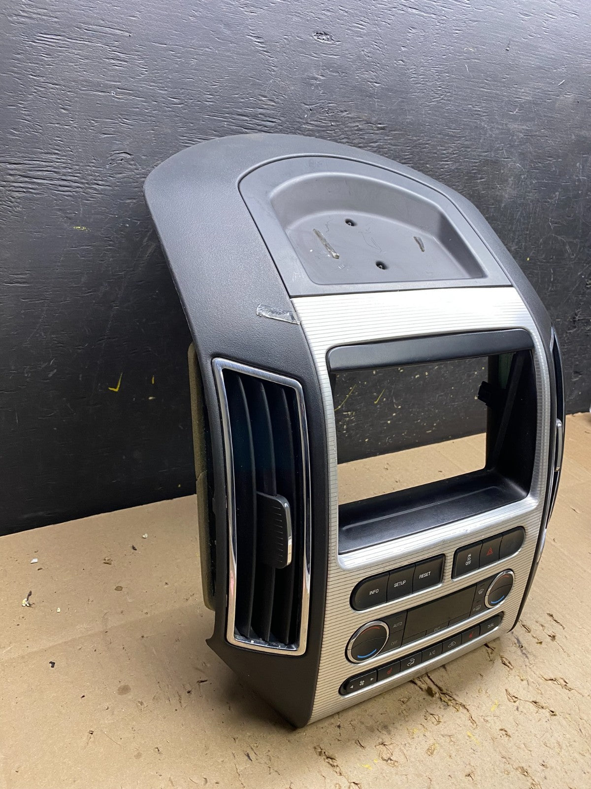 2007 - 2010 Ford Edge Heater Climate Control Radio Control Dash Bezel U5611 DG3