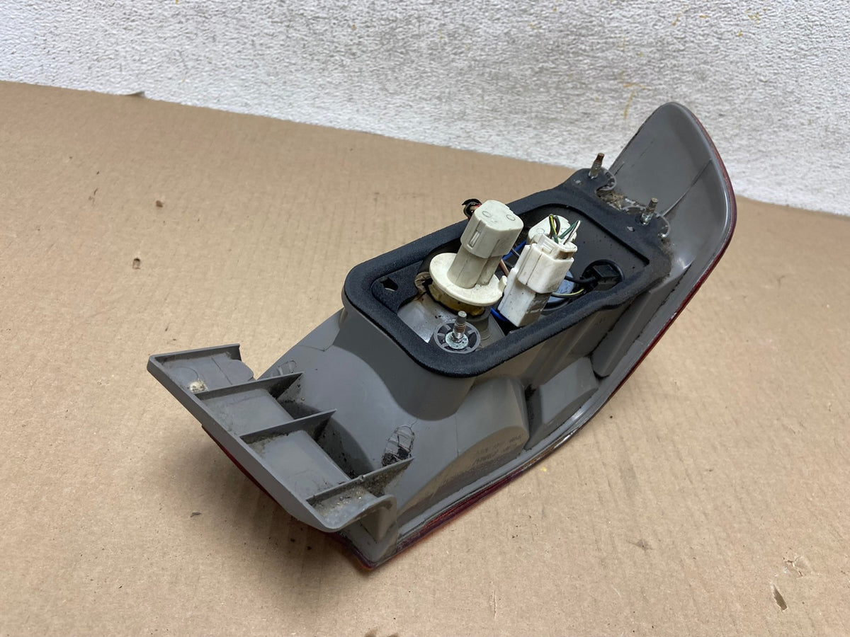 1997 1998 1999 Toyota Camry Tail Light Right Passenger Rh Side AH4369 LK4