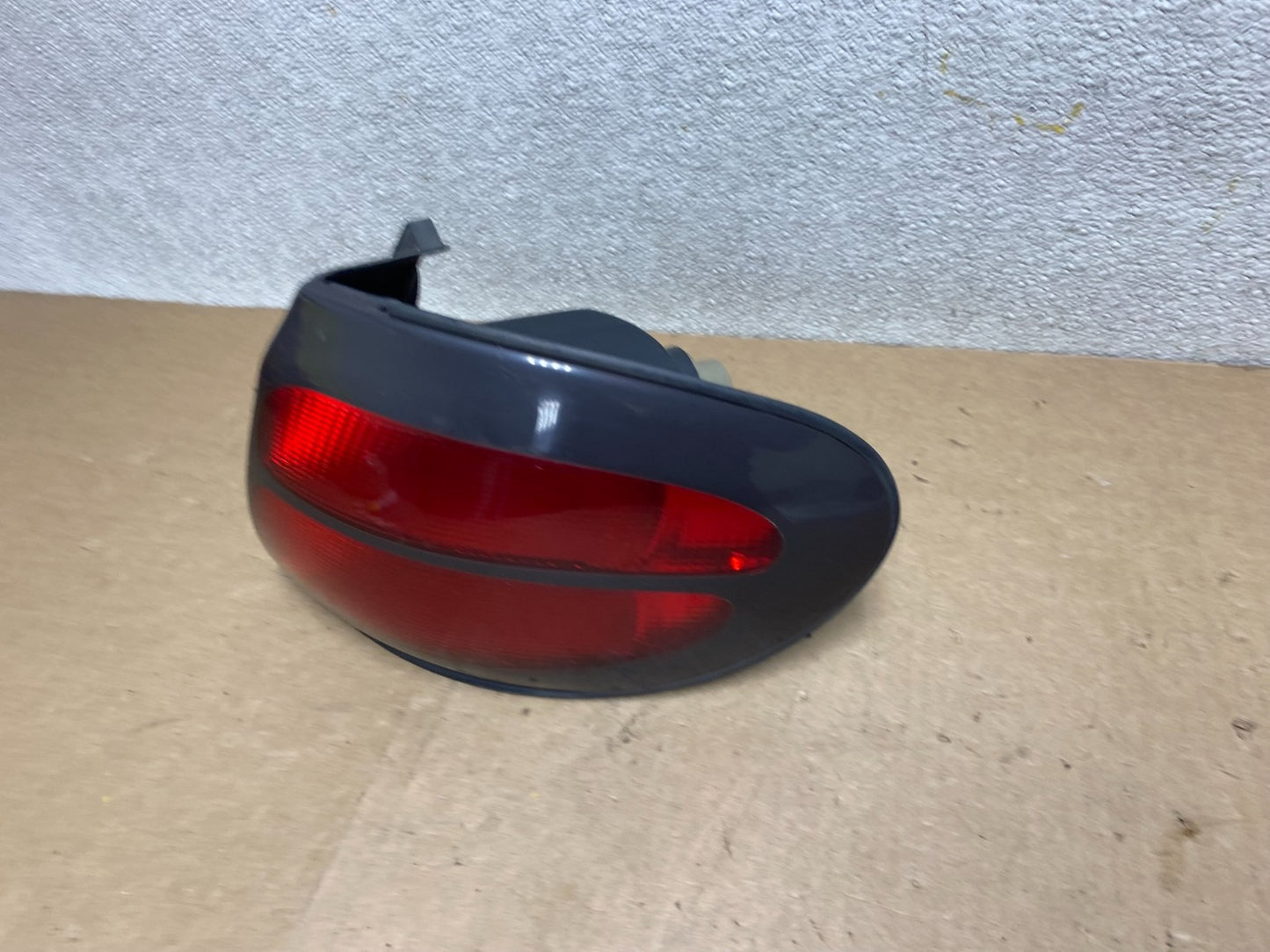 1998 to 1999 Ford Taurus Wagon Right Passenger RH Side Tail Light OEM W8605 DW1