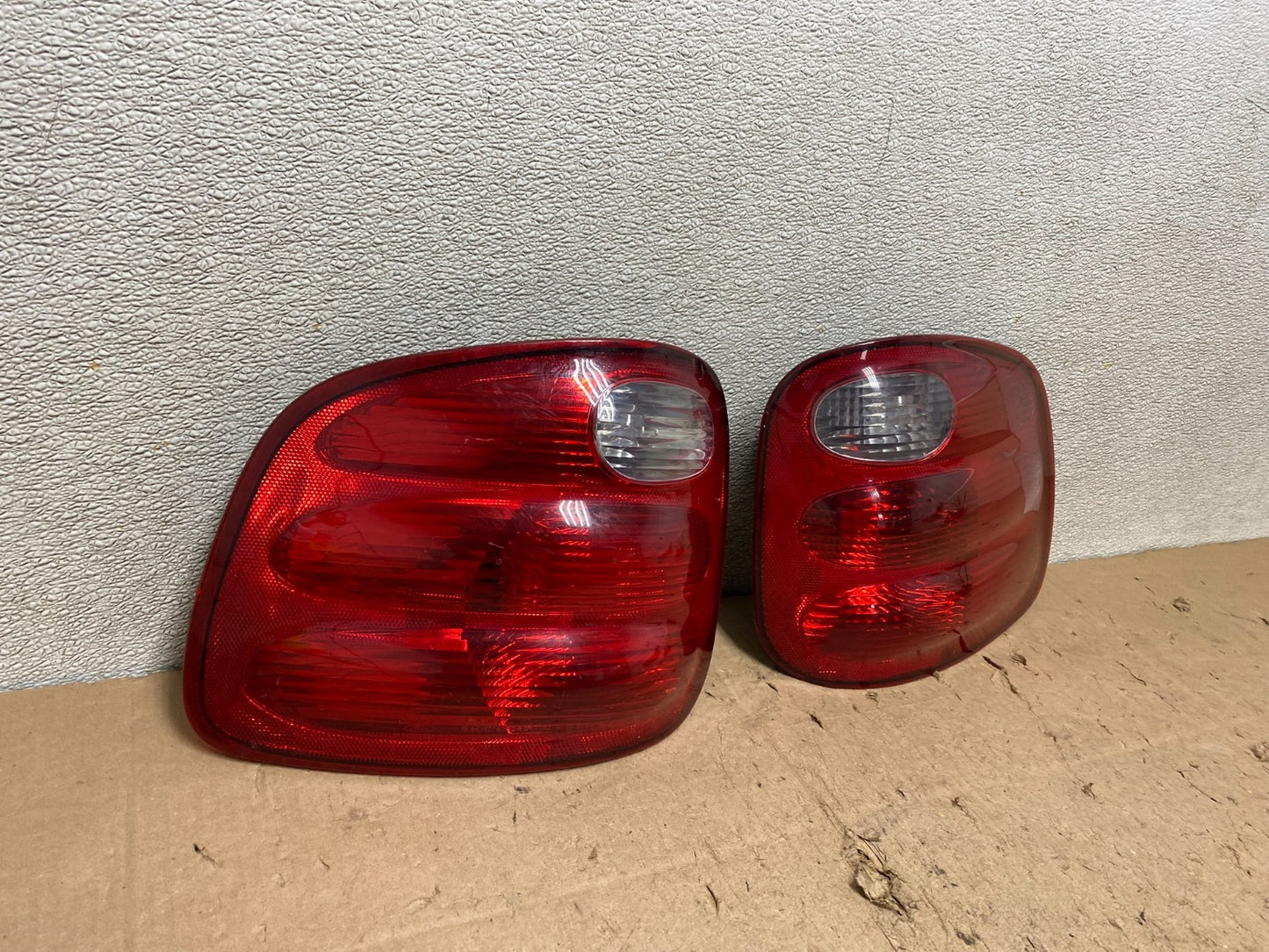 1997 to 1999 Ford F150 F-150 Left+Right Side Tail Lights Oem W3644 DW2