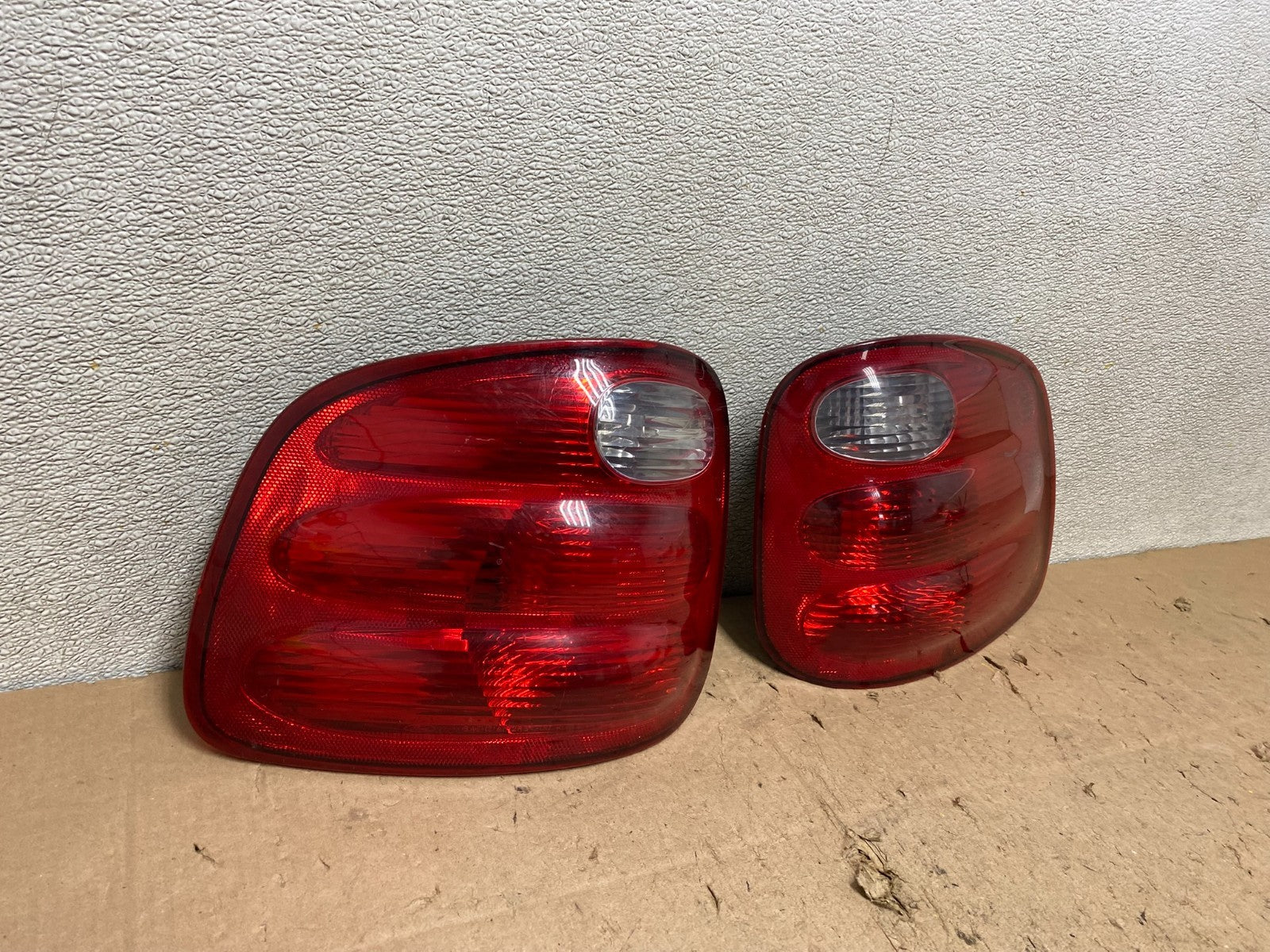 1997 to 1999 Ford F150 F-150 Left+Right Side Tail Lights Oem W3644 DW2