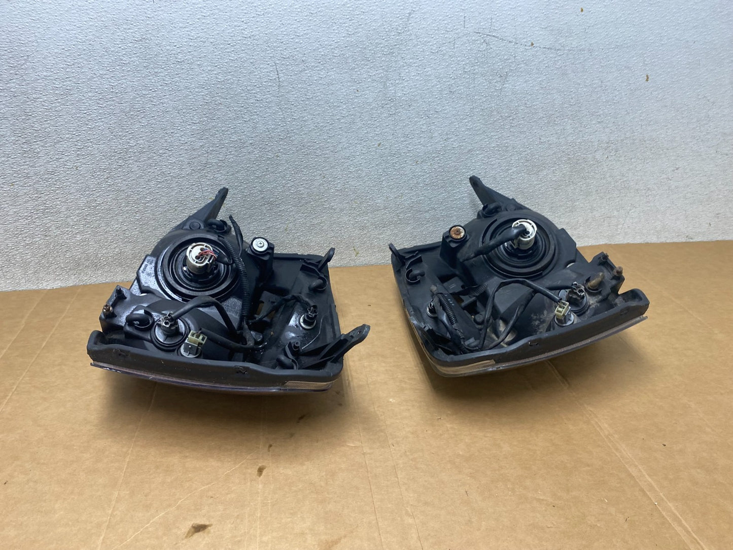 2005 to 2009 Chevrolet Equinox Left+Right Set Halogen Headlights T1148 DW11