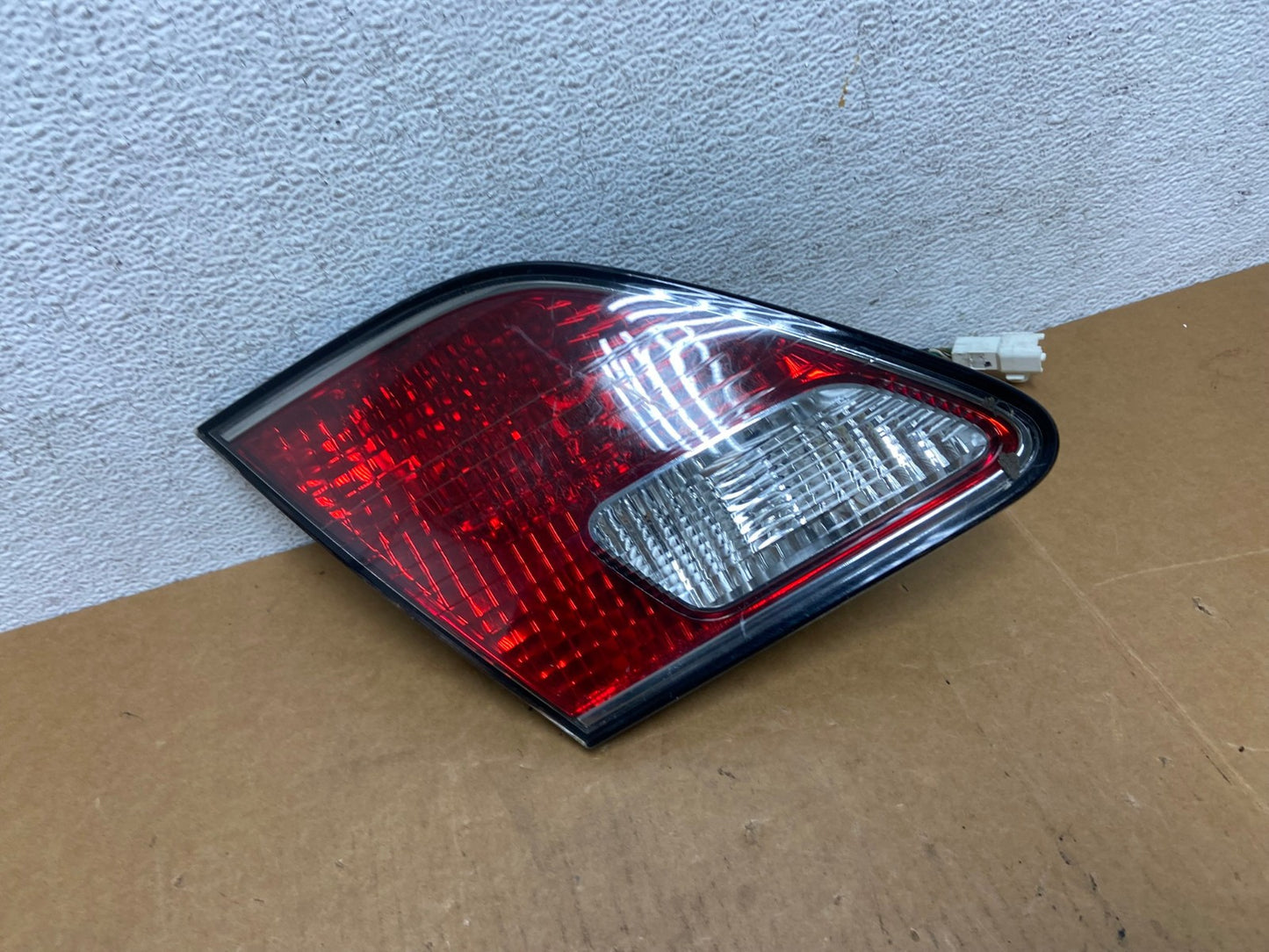 2002 2003 2004 Lexus ES300 ES330 Left Driver Lh Inner Tail Light AD9155 LK0