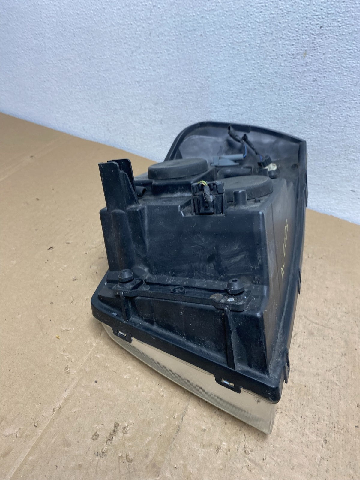 2002 to 2009 Gmc Envoy Right Passenger RH Side Headlight Halogen AC6078 DW8