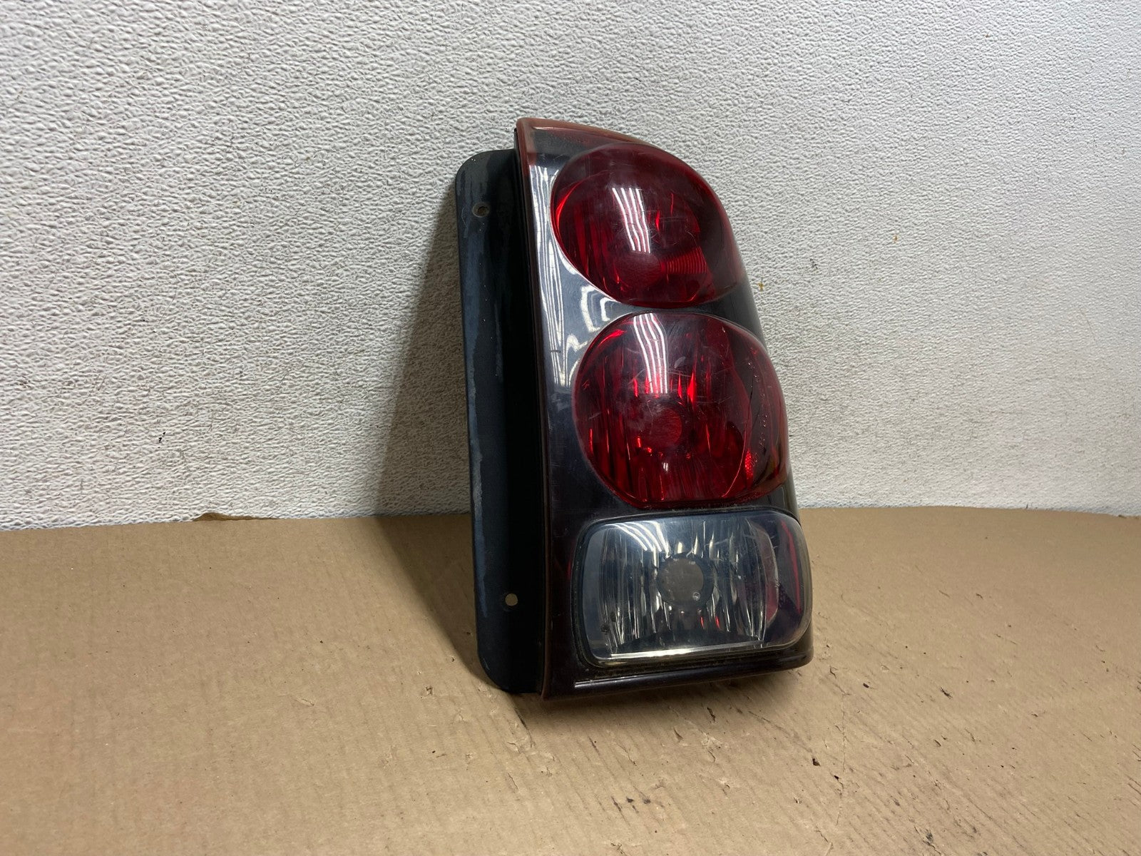 2002 to 2009 Chevrolet Trailblazer Right Passenger Rh Side Tail Light AG7988 LK1