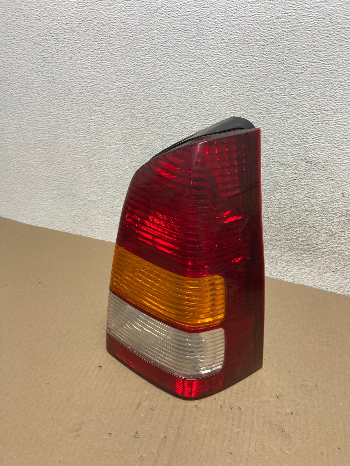2001 2002 2003 2004 Mazda Tribute Right Passenger Rh Tail Light AE9456 LKq0