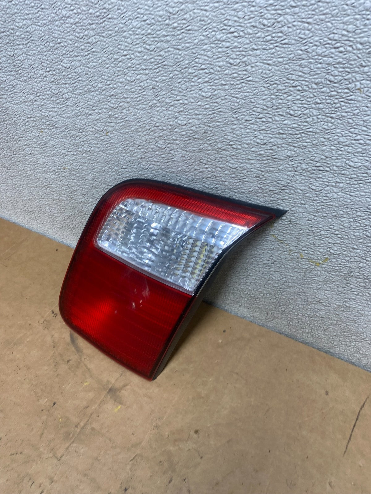 2001 2002 Subaru Forester Right Passenger RH Inner Lid Tail Light Oem X4738 DW1