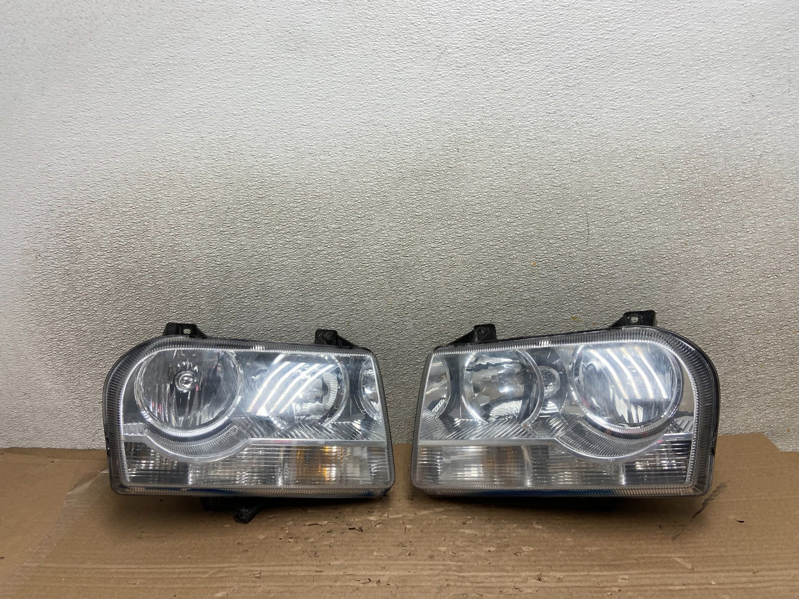 2005 2006 2007 Chrysler 300 Left+Right Halogen Headlights AB1215 DW0