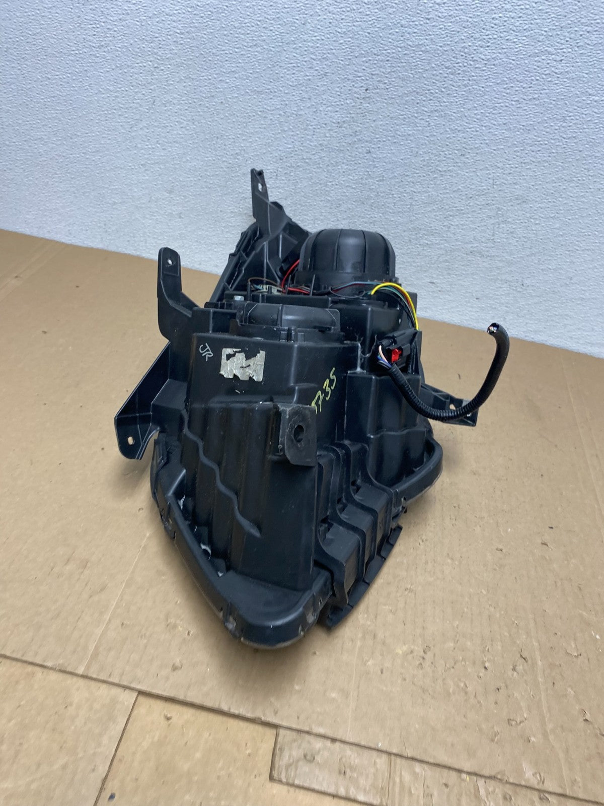 2016-2018 Chevrolet Equinox Right Passenger RH Halogen Headlight AC5735 DW8