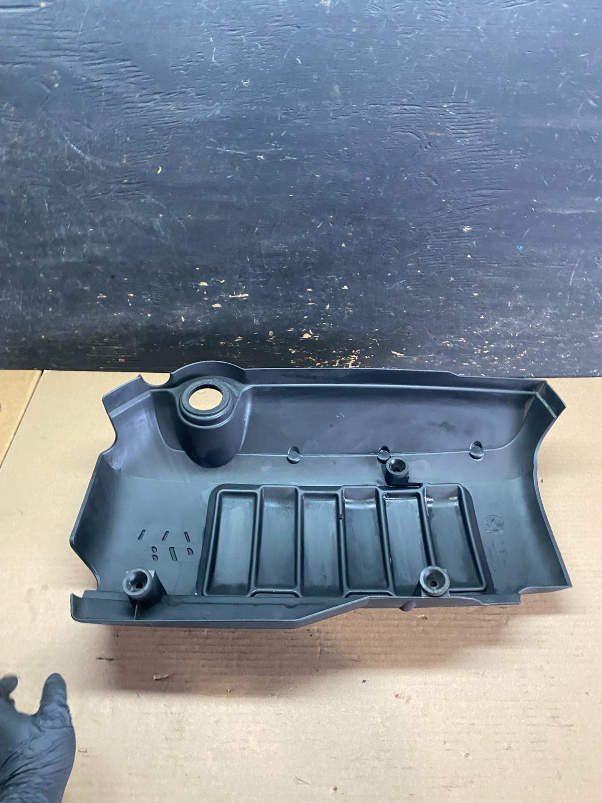 2007 to 2008 GMC Acadia 3.6L VVT Engine Cover Shield OEM s1217 DG4
