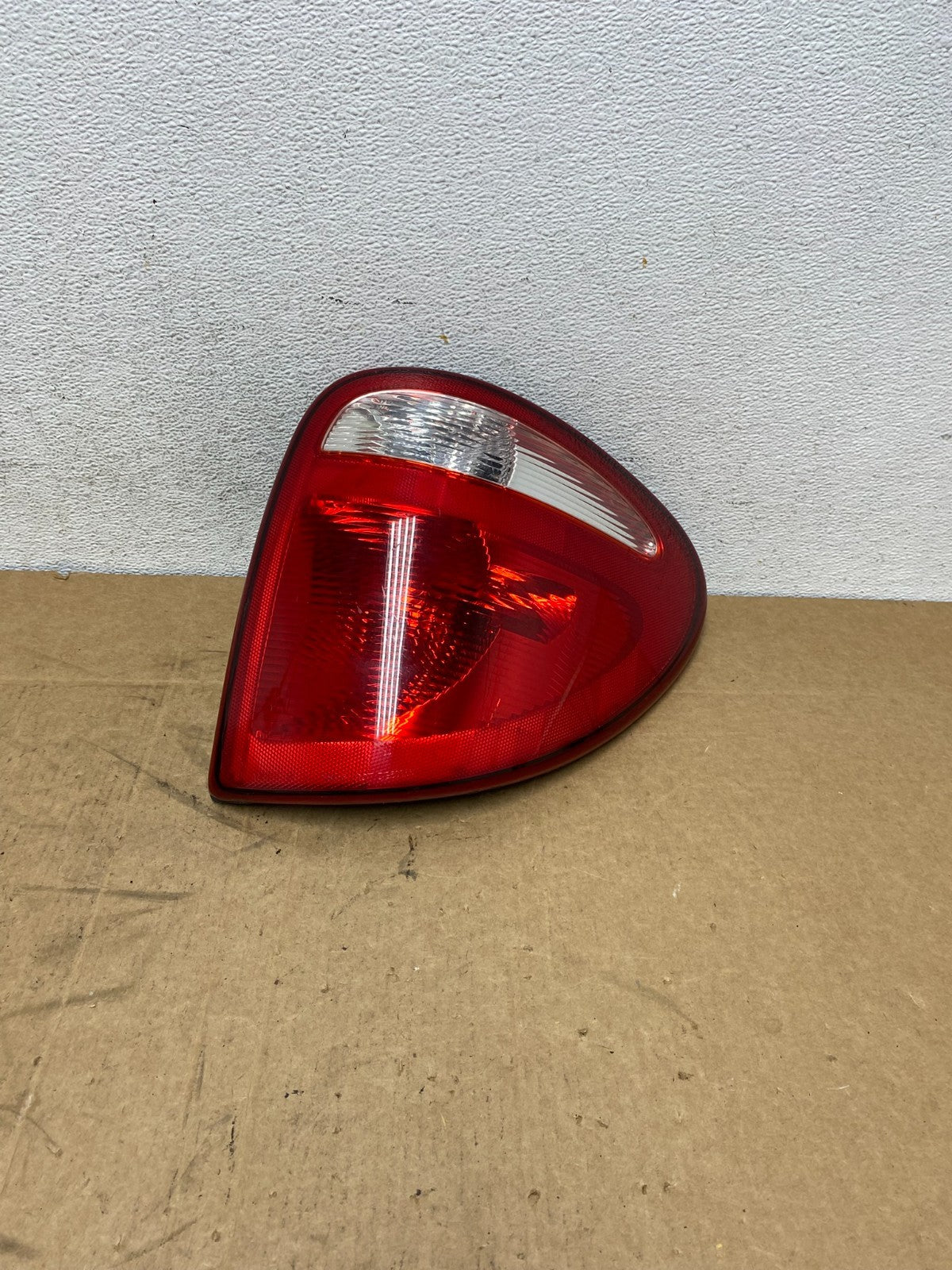 2004 - 2007 Dodge Grand Caravan Right Passenger Side Tail Light AD6235 DW0