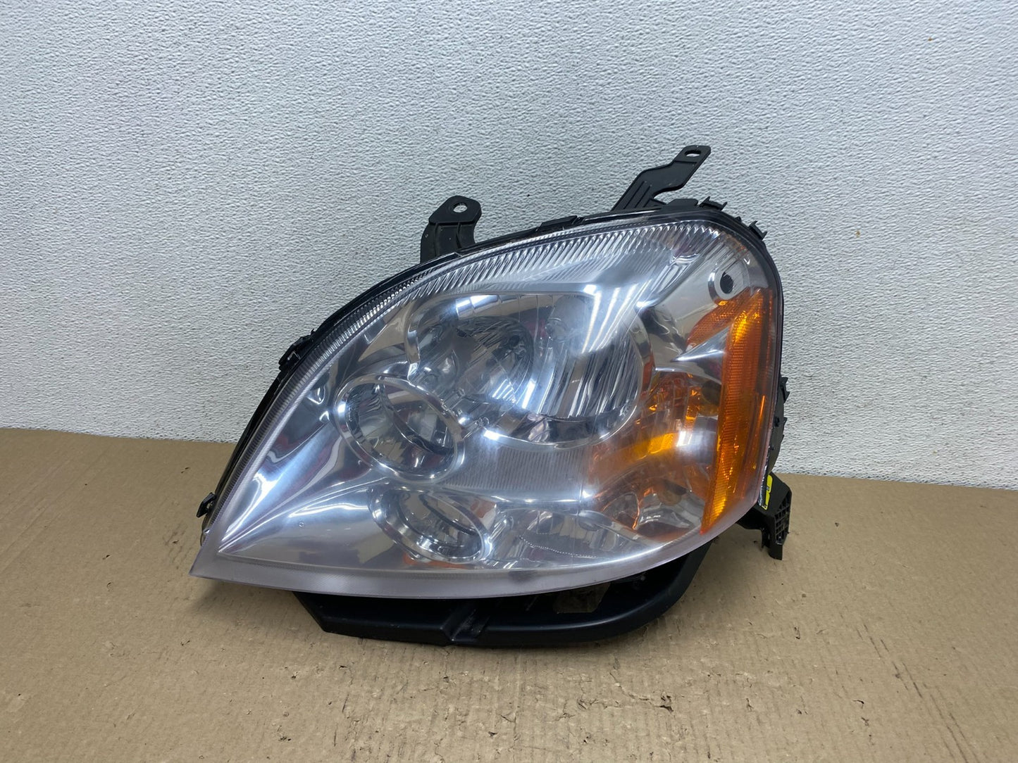 2005 2006 2007 Ford Five Hundred Halogen Headlight Left Driver Lh TYC AE9803 DW0