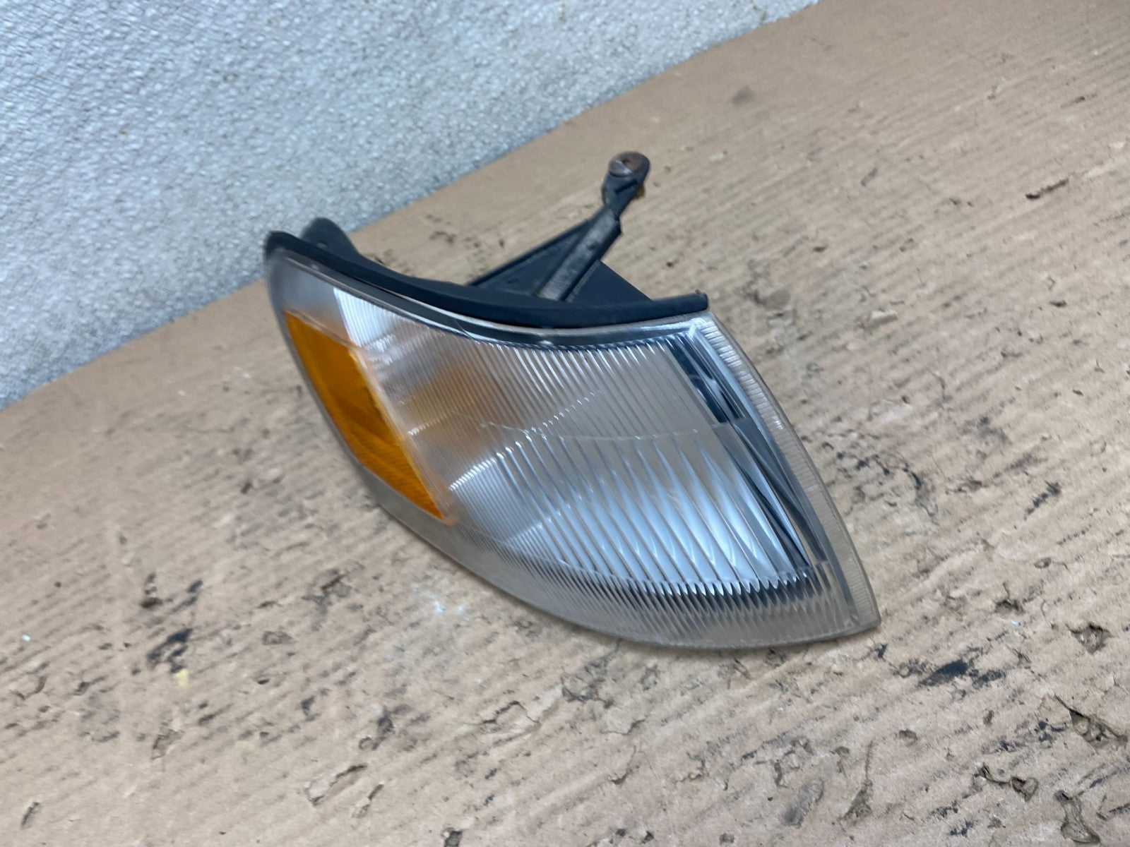 1993 to 1997 Toyota Corolla Right Passenger Corner Marker Turn Signal AA9598 DW1