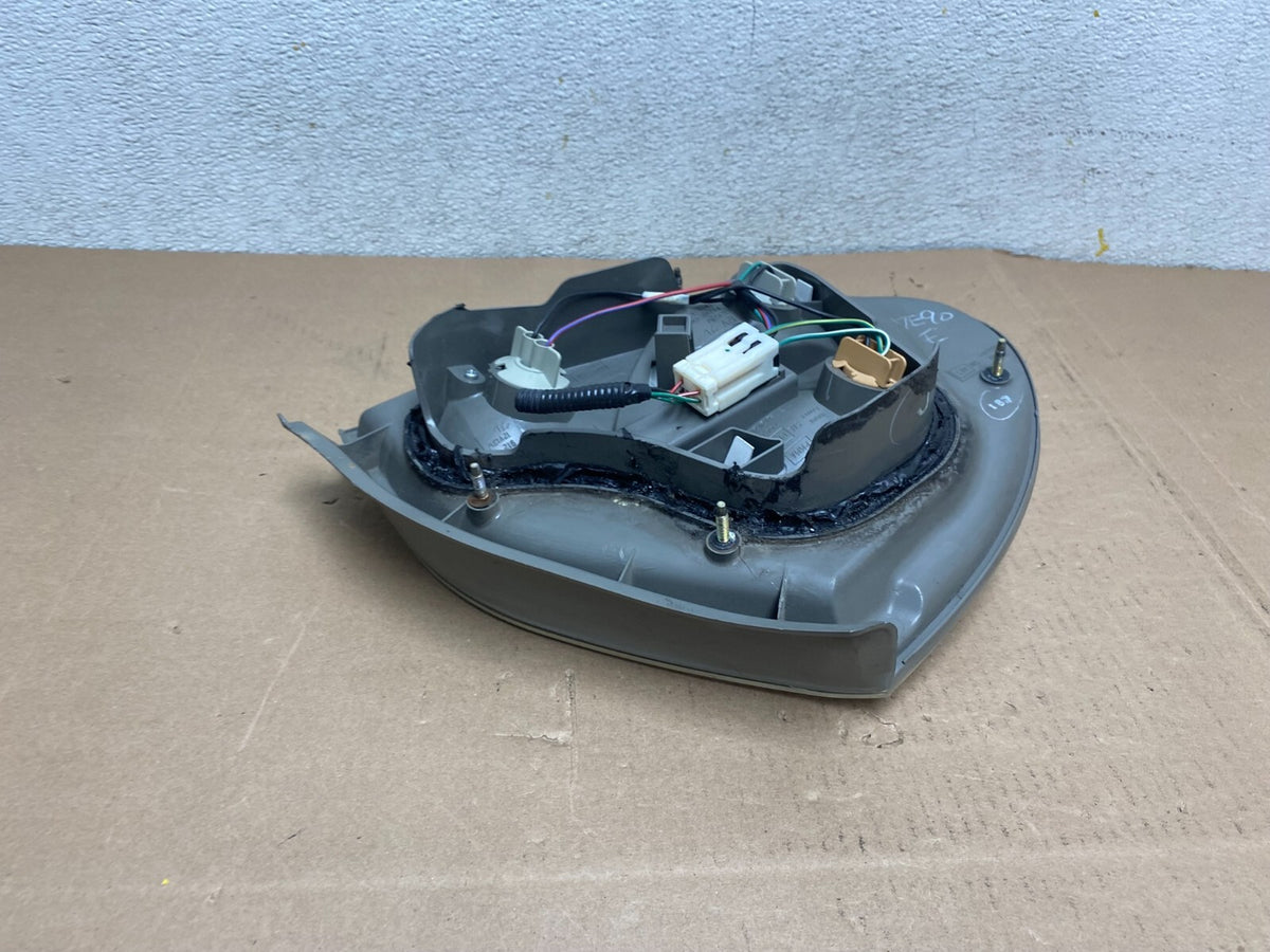 2002 2003 Nissan Maxima Right Passenger RH Side Tail Light M0385 DW6