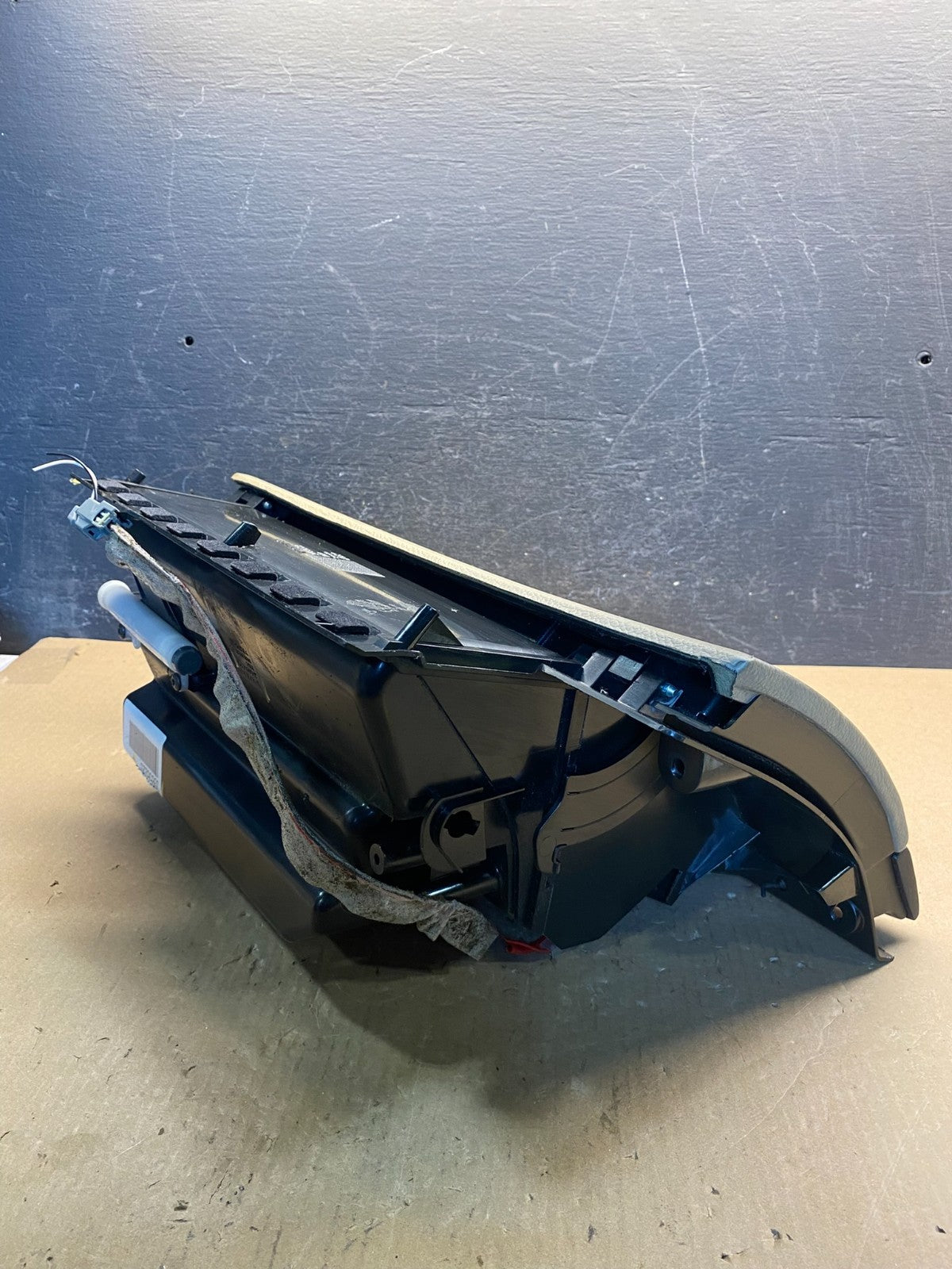 2003 to 2006 Volvo XC90 Dash Glove Box Storage Compartment AG1870 DG2