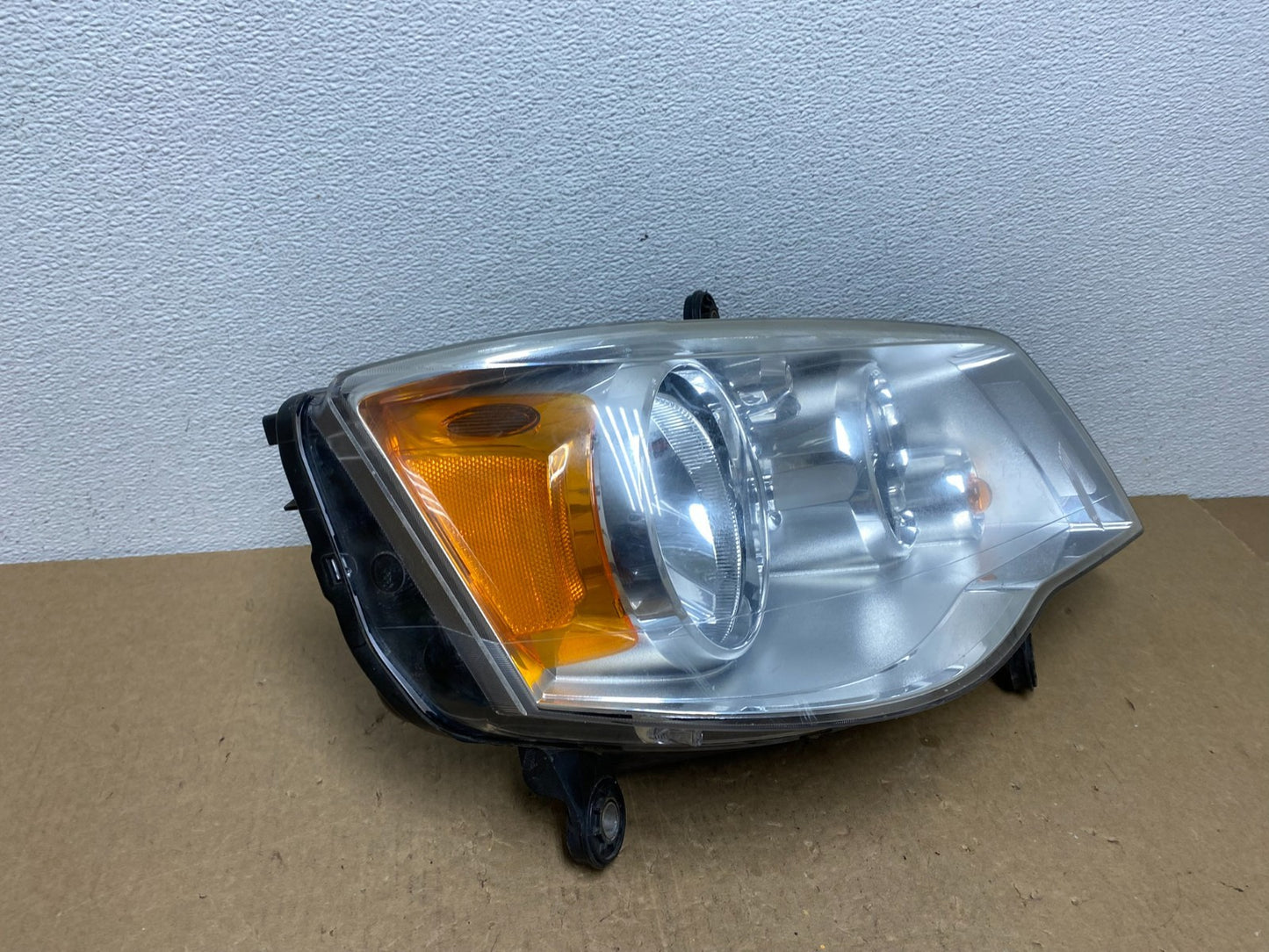 2011 to 2016 Chrysler Town and Country Right Passenger Headlight AC1366 DW2