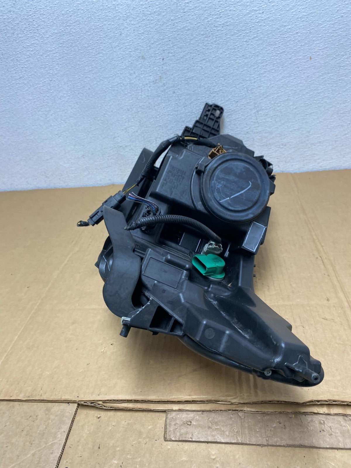 2013 to 2019 Ford Taurus Right Passenger RH Side Headlight Halogen AC7521 DW5
