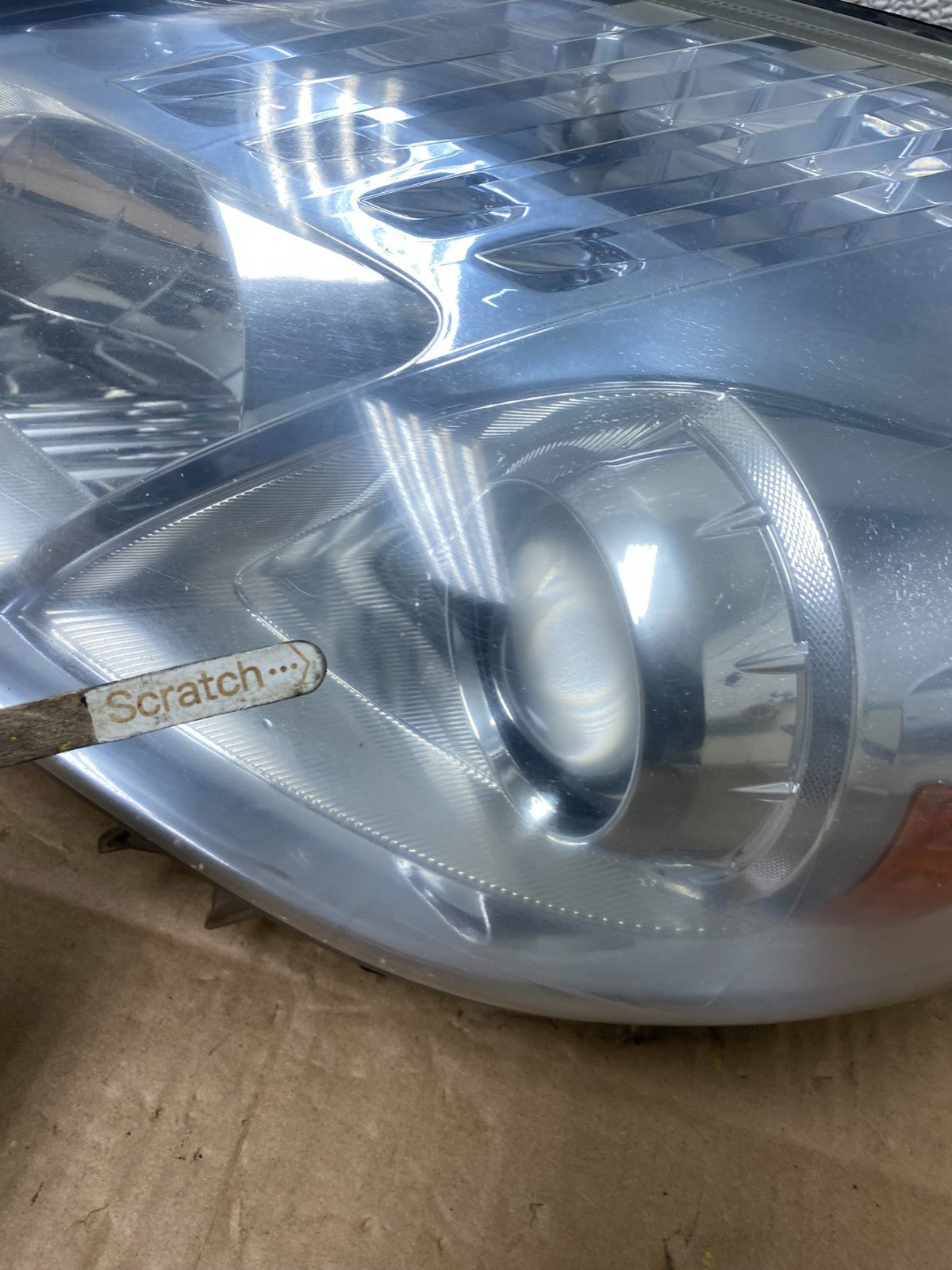 2010 - 2011 Toyota Prius Left+Right Blue Halogen Headlights OEM W2644 DW3
