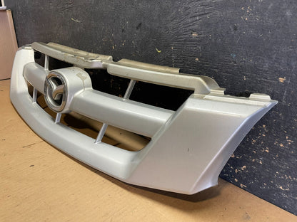2005 - 2006 Mazda Tribute Front Upper Grille Grill Oem aa2255 DG2