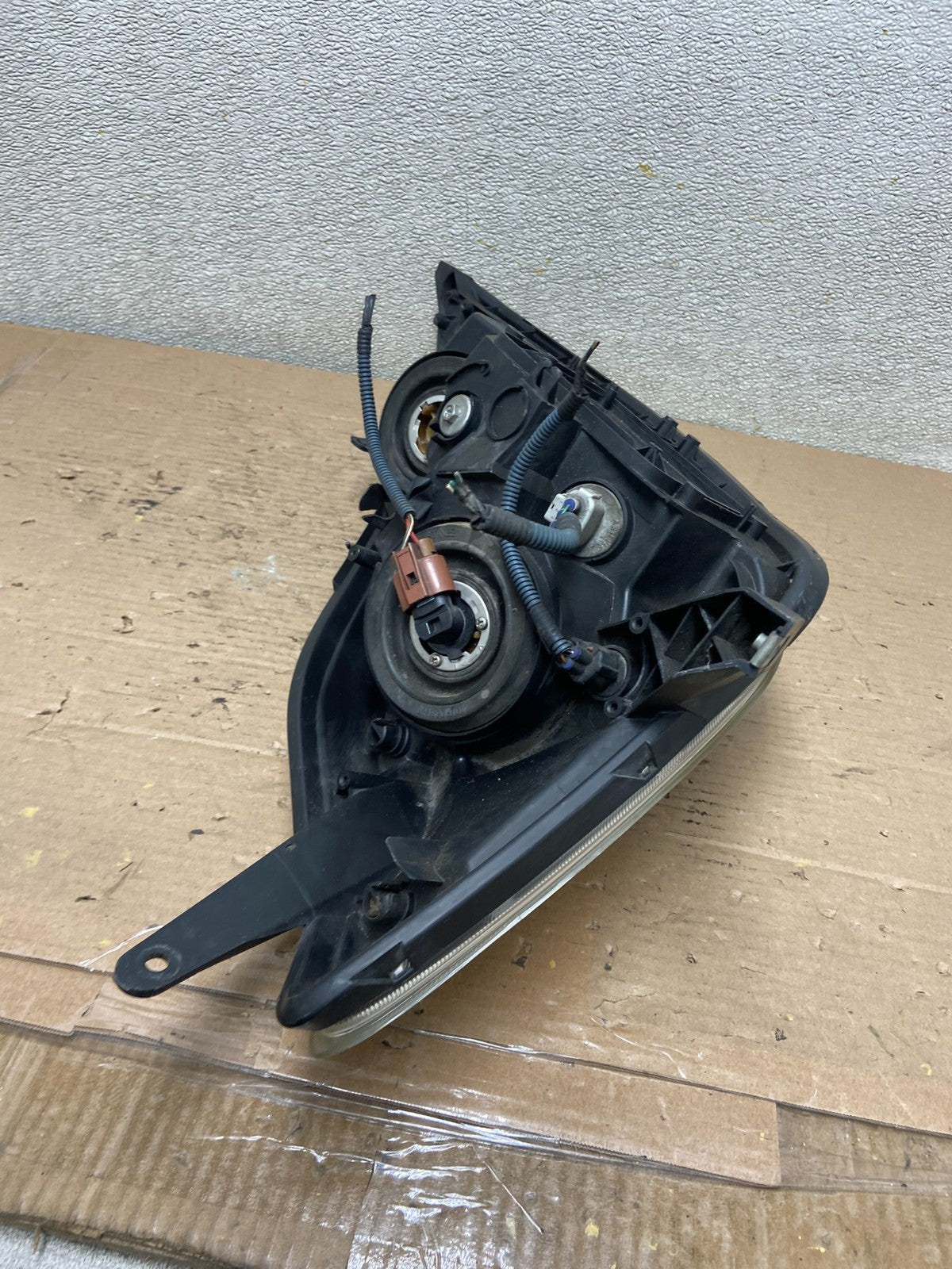 2004-2005 Toyota Sienna Left Driver LH Side Halogen Headlight AA9537 DW7
