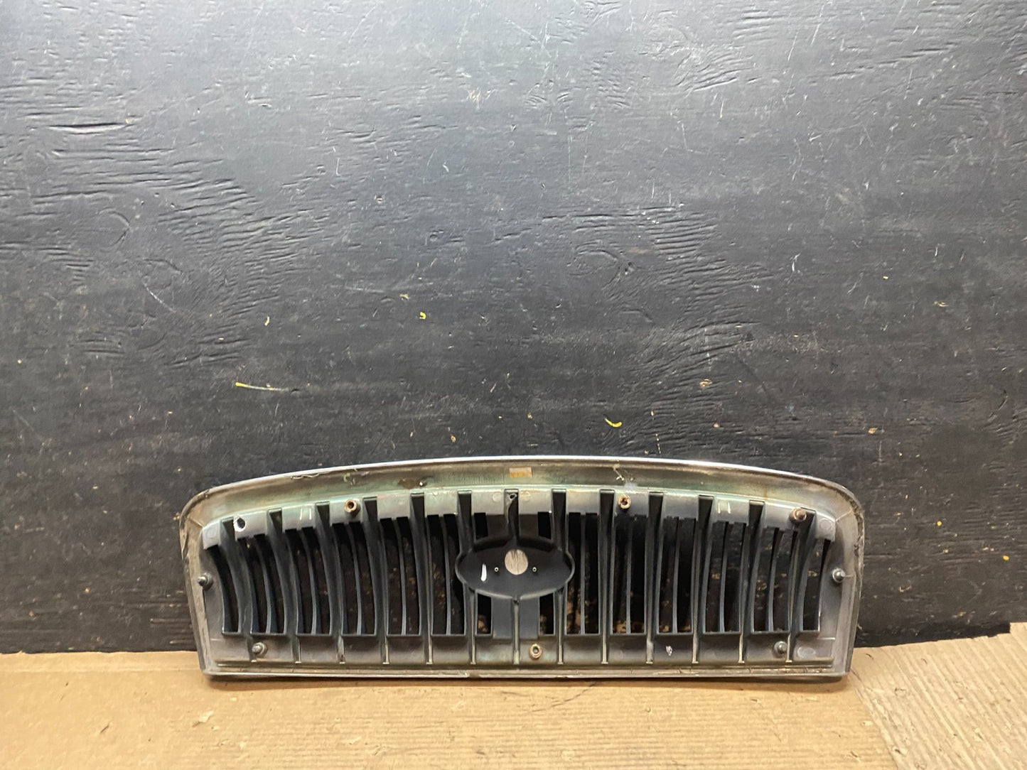 2001 to 2005 Hyundai Sonata Front Upper Grille Grill Bumper OEM V9466 DG3
