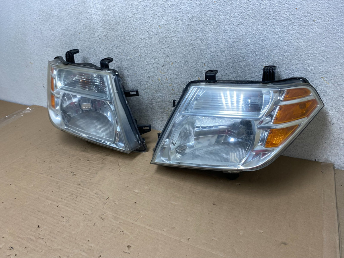 2008 to 2012 Nissan Pathfinder Halogen Headlights Left+Right AH9477 DW1