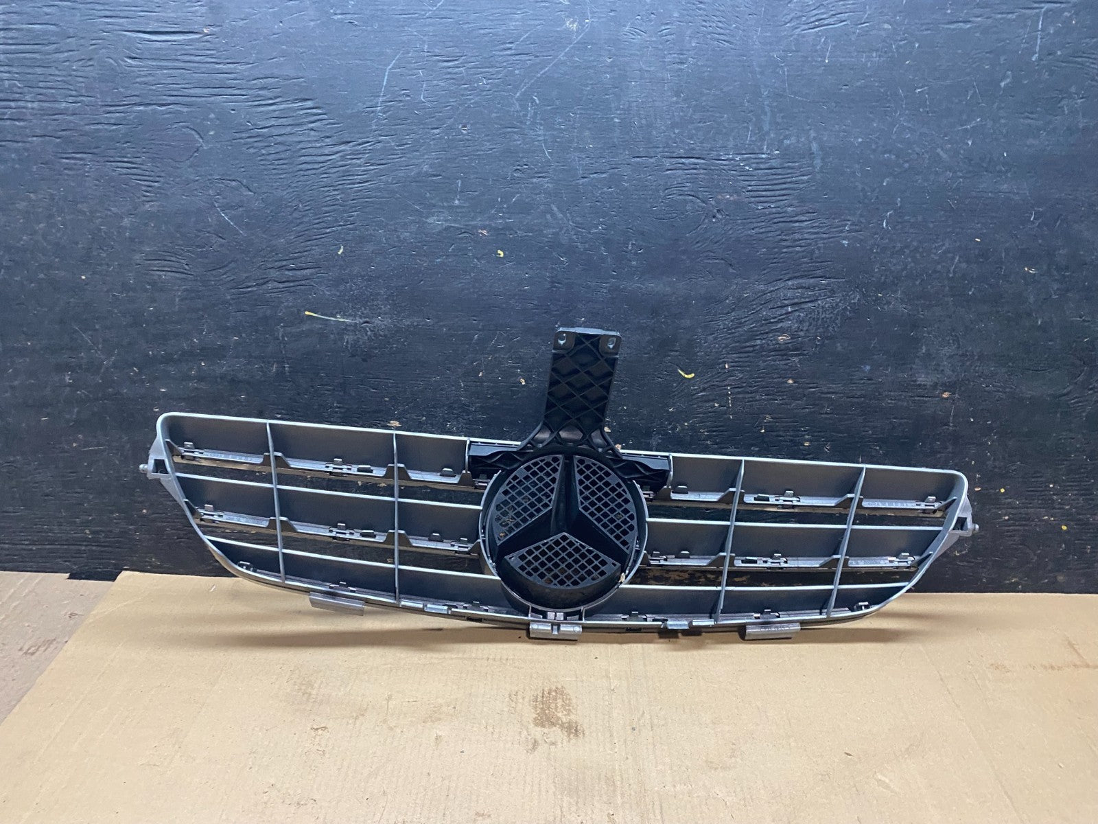 2003-2009 Mercedes Clk-Class W209 CLK550 CLK55 Front Upper Grill Grille x2986 DG7