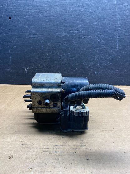 2004-07 GMC Savana Express ABS Brake Pump Control 13567149 AD7584 DG4
