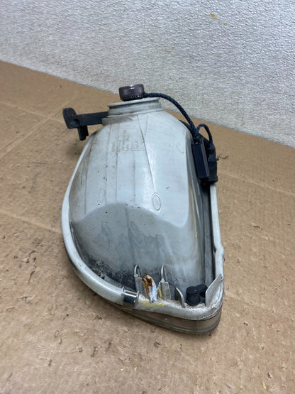 2001 to 2004 Toyota Sequoia Right Passenger RH Side Headlight Halogen Y8803 DW9