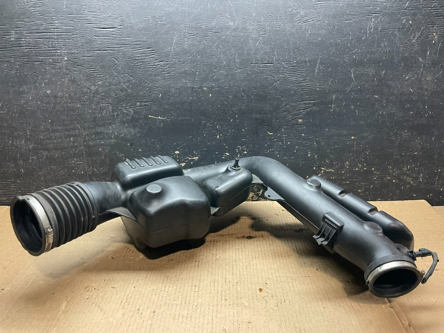 2014 - 2015 Dodge Durango 3.6L Resonator Air Intake Tube y9546 DG3