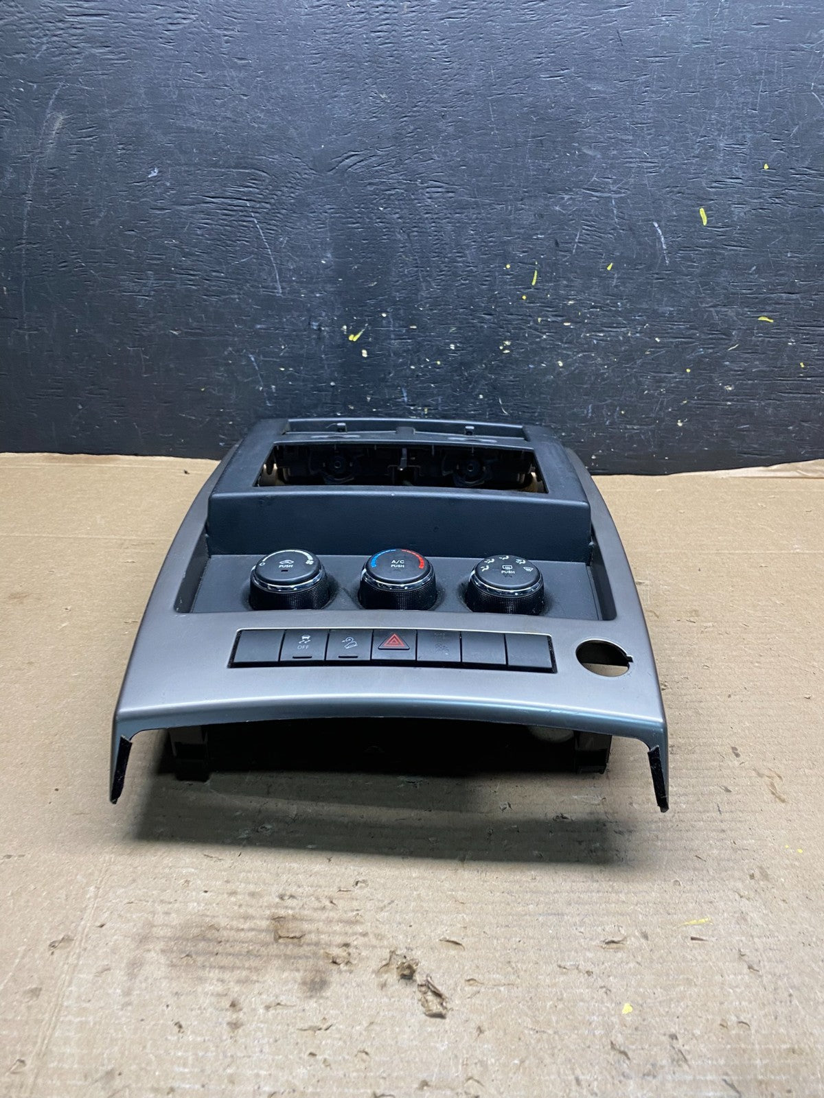 2008 to 2012 Jeep Liberty Dash Climate Temperature Control Radio Bezel R2822 DG1