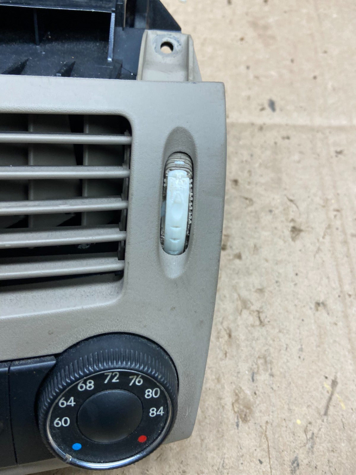 2007 - 2009 Mercedes W211 E550 E320 Center Console AC Heater Air Vent Y7907 DG1