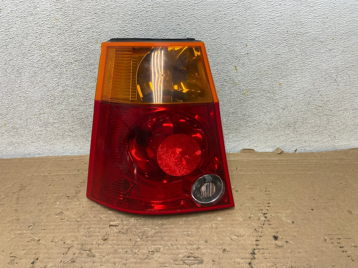 2004 2005 2006 Chrysler Pacifica Left Driver LH Tail Light AH9243 LK0