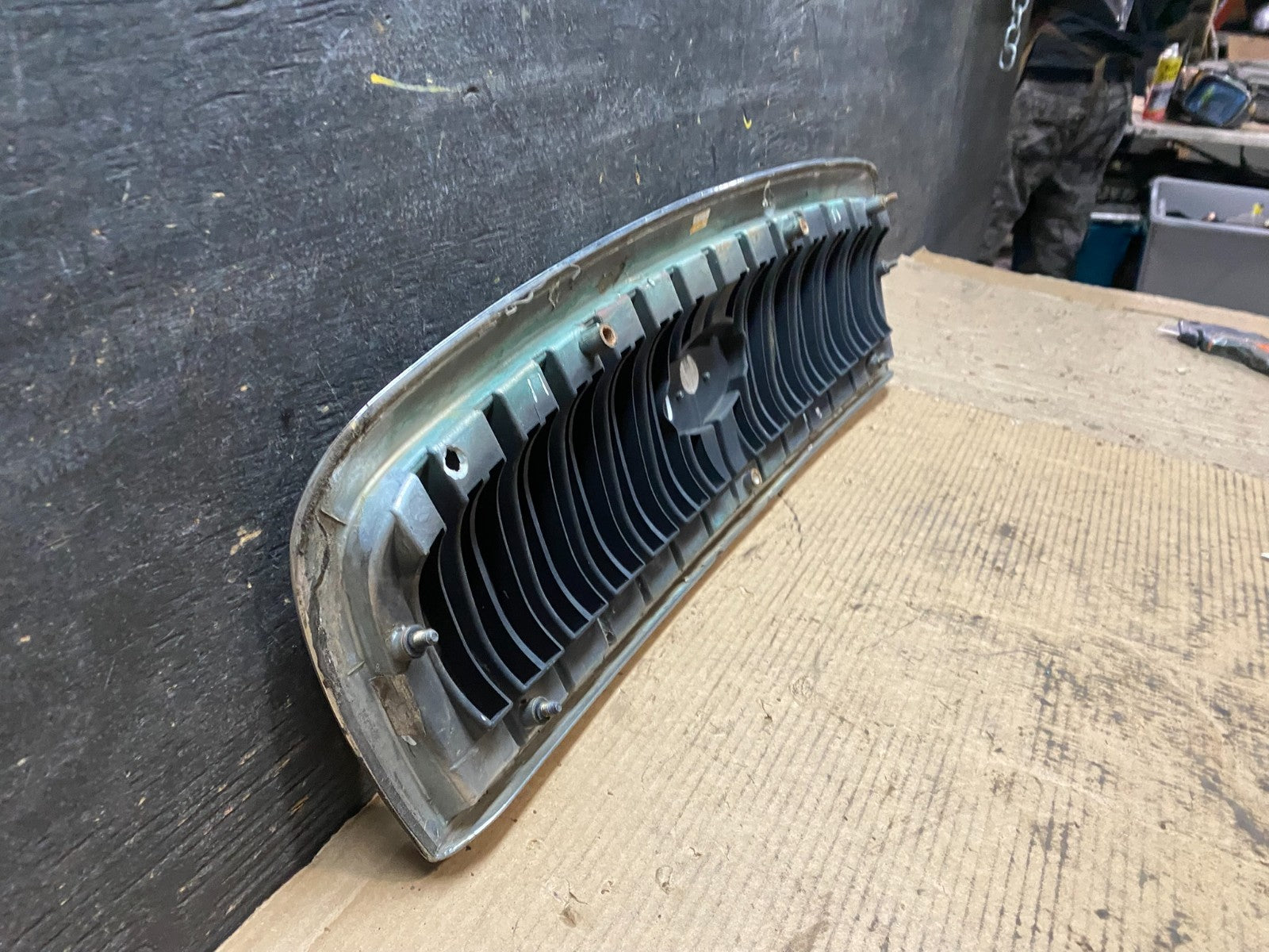 2001 to 2005 Hyundai Sonata Front Upper Grille Grill Bumper OEM V9466 DG5