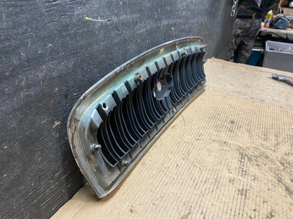 2001 to 2005 Hyundai Sonata Front Upper Grille Grill Bumper OEM V9466 DG5