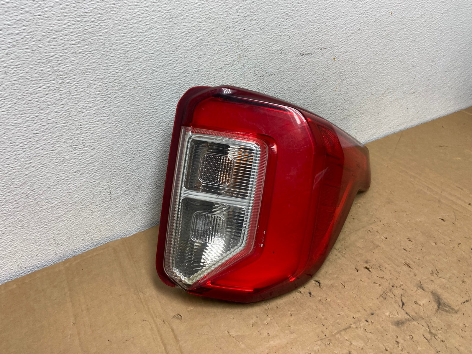 2020 2021 2022 2023 Ford Explorer Right Passenger Side Tail light AD3255 LK2