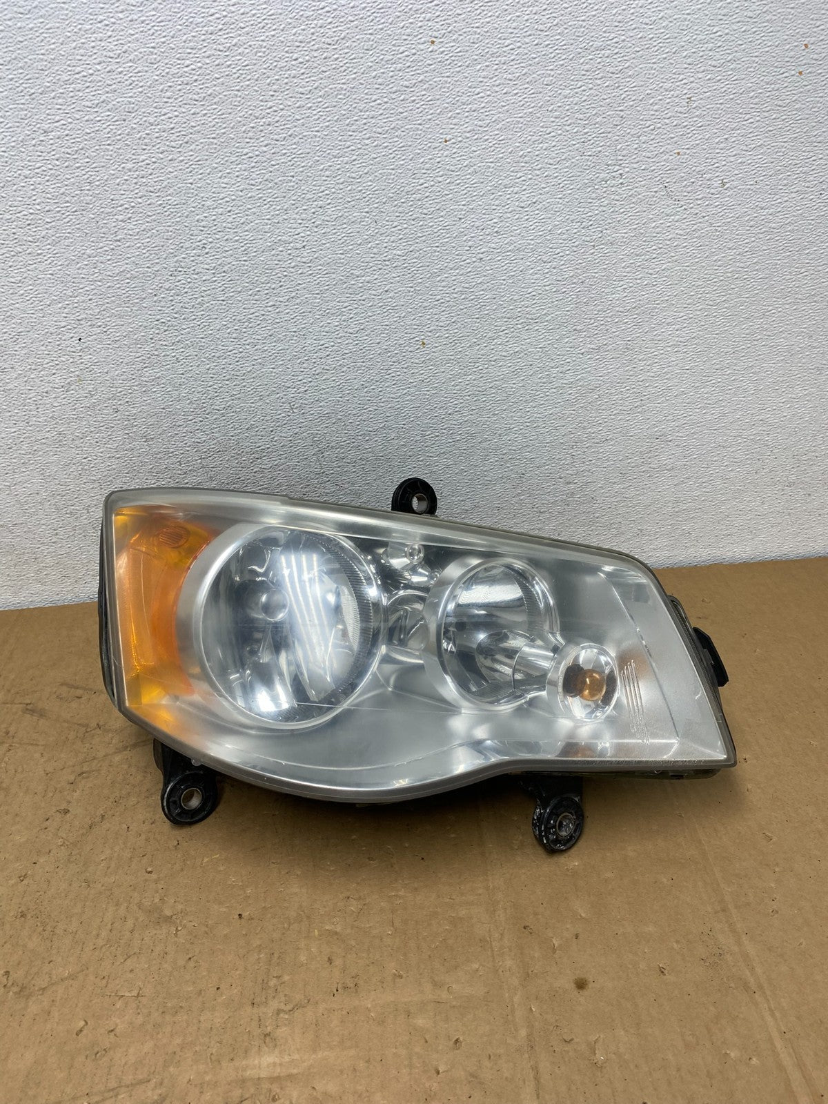 2011 to 2016 Chrysler Town and Country Right Passenger Headlight AC8636 DW0
