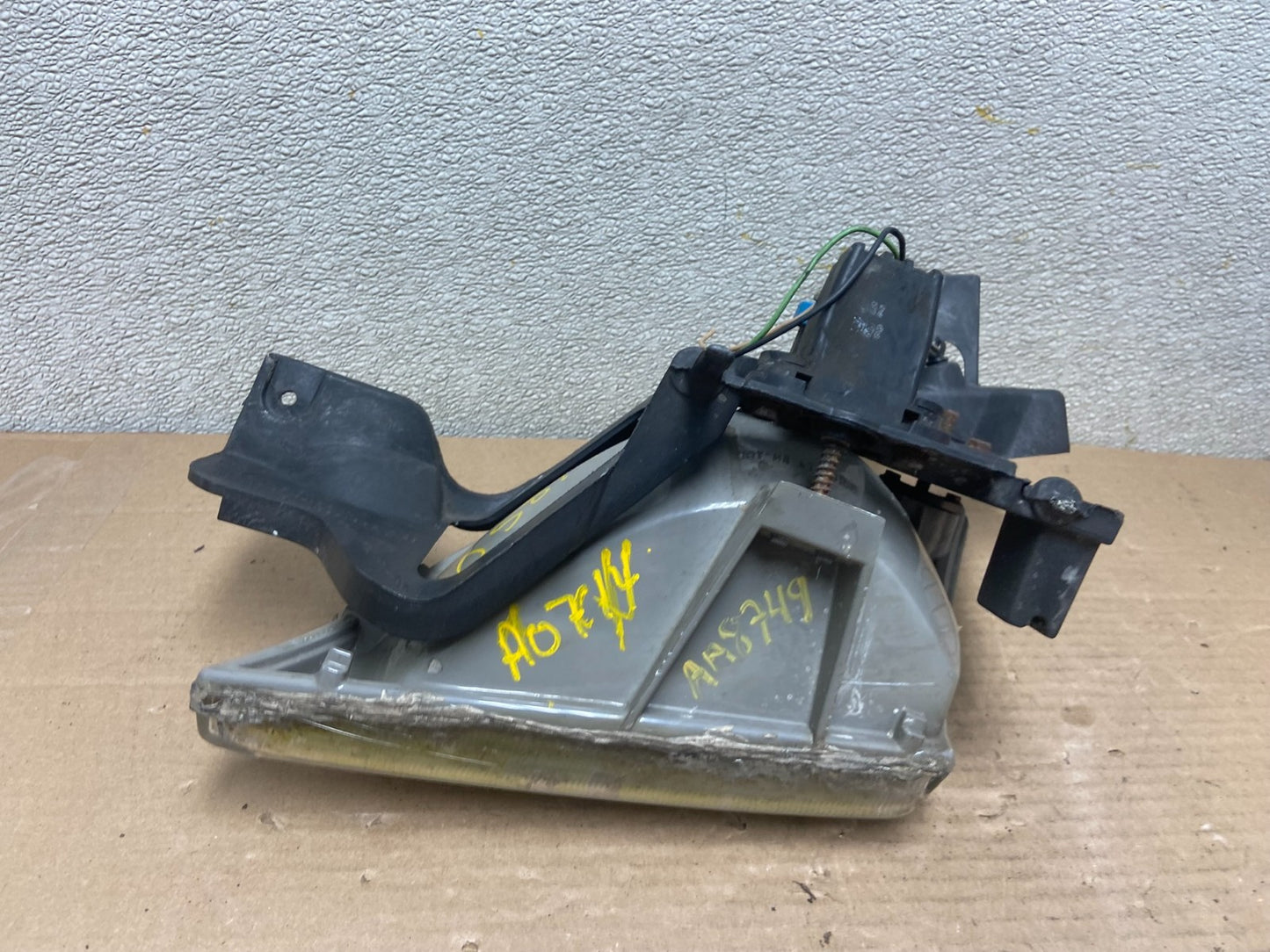 1997 to 2005 Chevrolet Venture Montana Right Passenger RH Headlight AA8749 DG8