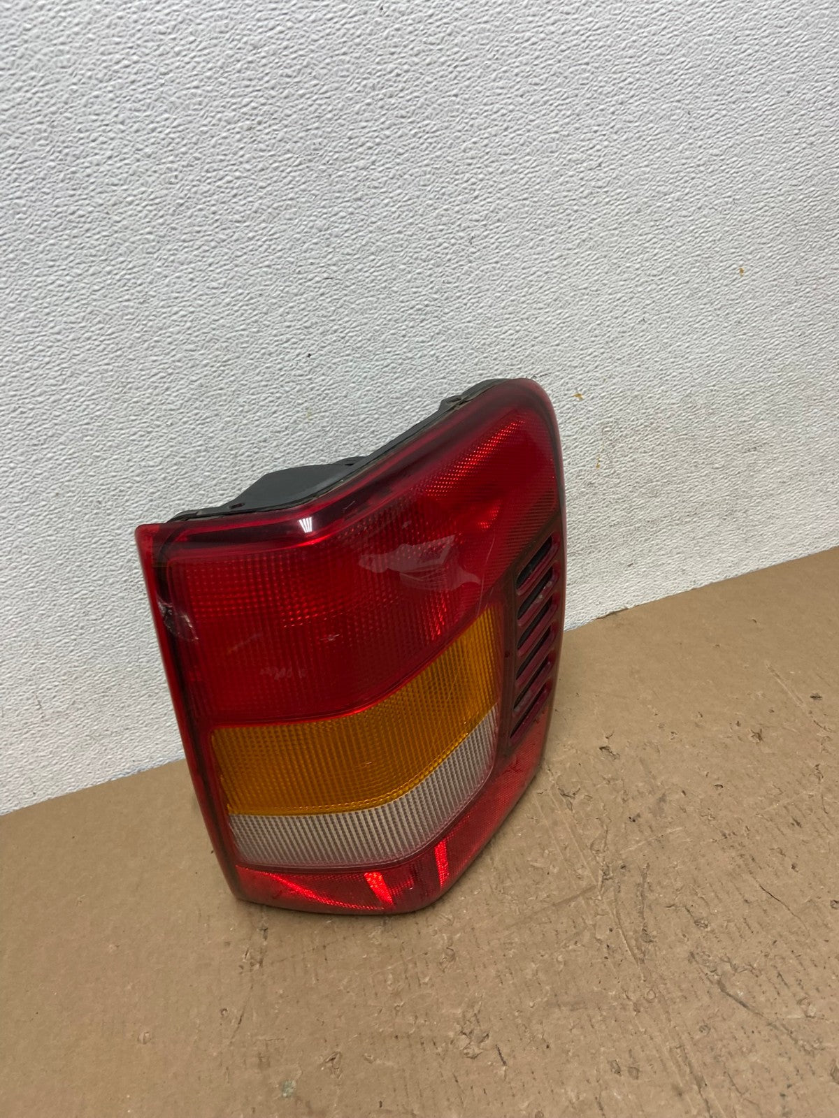 1999-2004 Jeep Grand Cherokee WJ Right Passenger Rh Tail Light AD8155 LK2