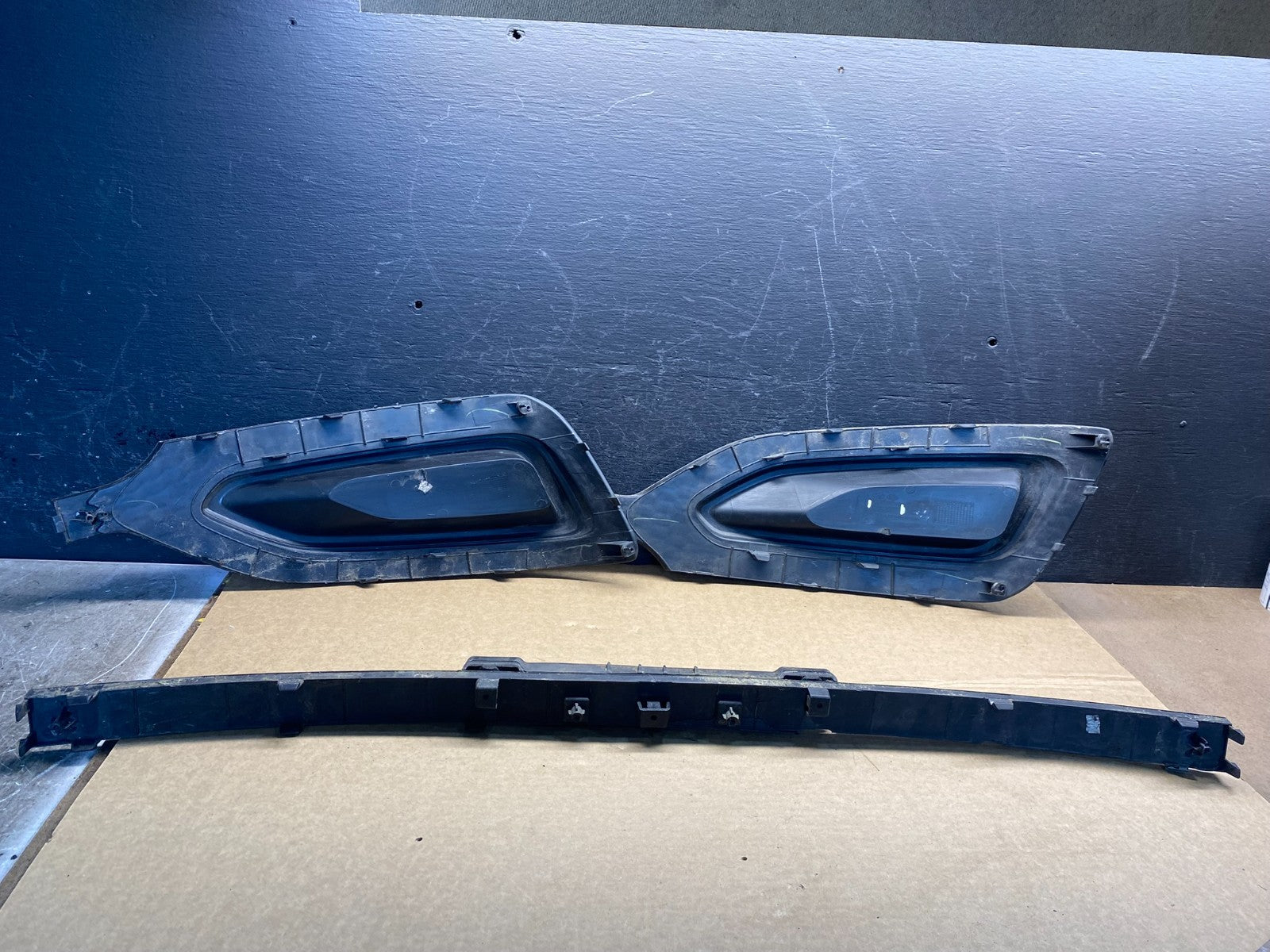 2013-2016 Hyundai Santa Fe Front Bumper Left+Right Fog Light Cover AF6840 DG3
