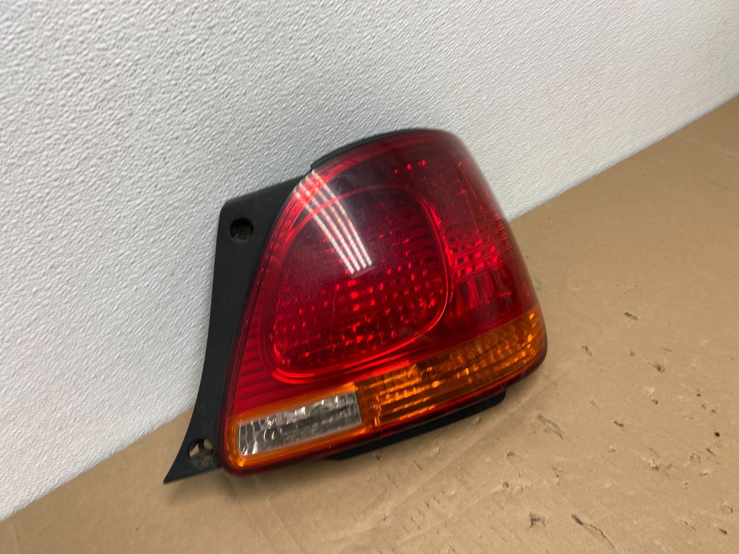 2001 - 2005 Lexus Gs300 Gs400 Gs430 Right Passenger Side Tail Light Oem AB68122