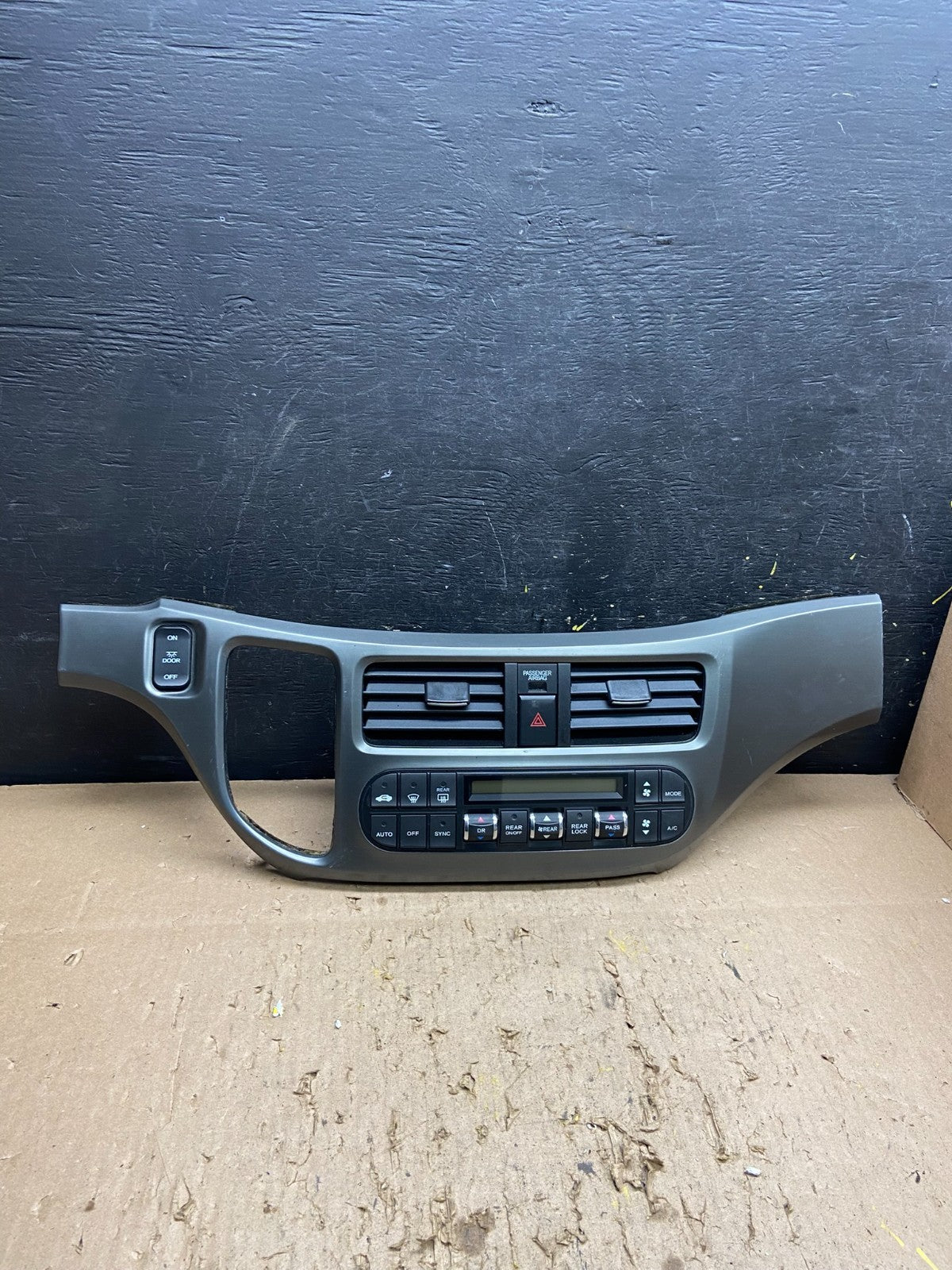 2005 to 2010 Honda Odyssey  Radio Climate Control Dash Trim Bezel T8426 DG0